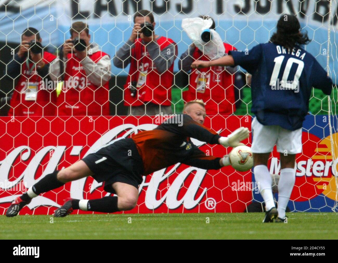 Sweden S Goalkeeper Magnus Hedman Saves A Penalty Shot From Argentina S Ariel Ortega During World Cup Match In Sendai Sweden S Goalkeeper Magnus Hedman Saves A Penalty Shot From Argentina S Ariel Ortega During Their