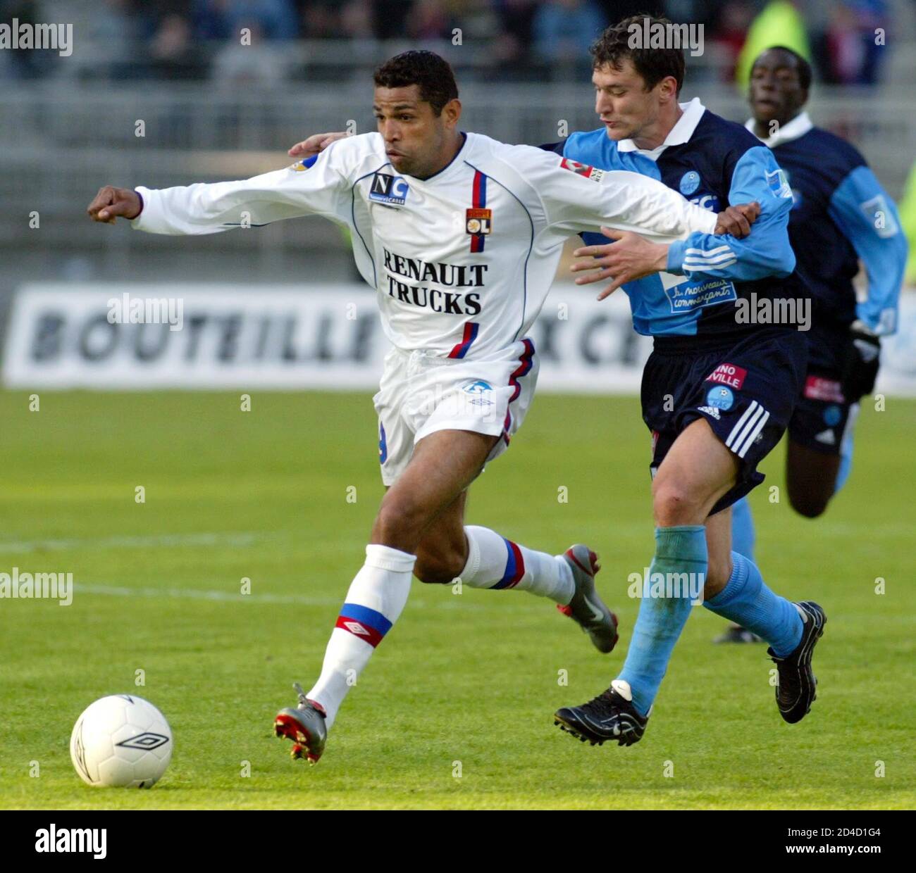 Sonny Anderson (L) of Olympique Lyon is challenged by Pierre Ducrocq of Le  Havre, during their French premier league soccer match at the Gerland  stadium, in Lyon, April 5, 2003. REUTERS/Robert Pratta