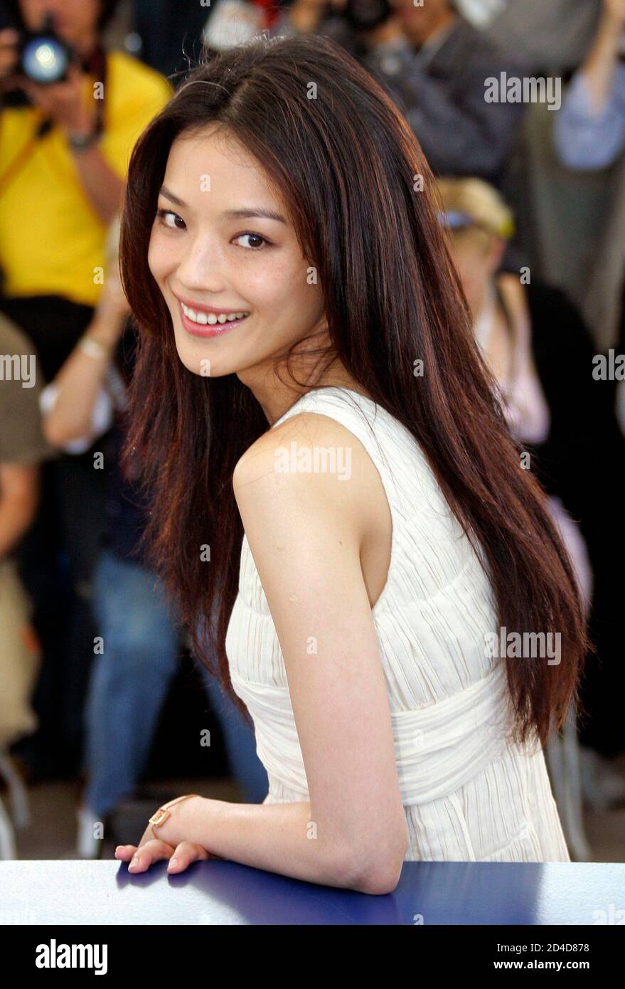 Taiwanese Actress Shu Qi Poses During A Photocall For Taiwanese Director Hou Hsiao Hsien S In Competition Film Three Times At The 58th Cannes Film Festival May 05 Stock Photo Alamy