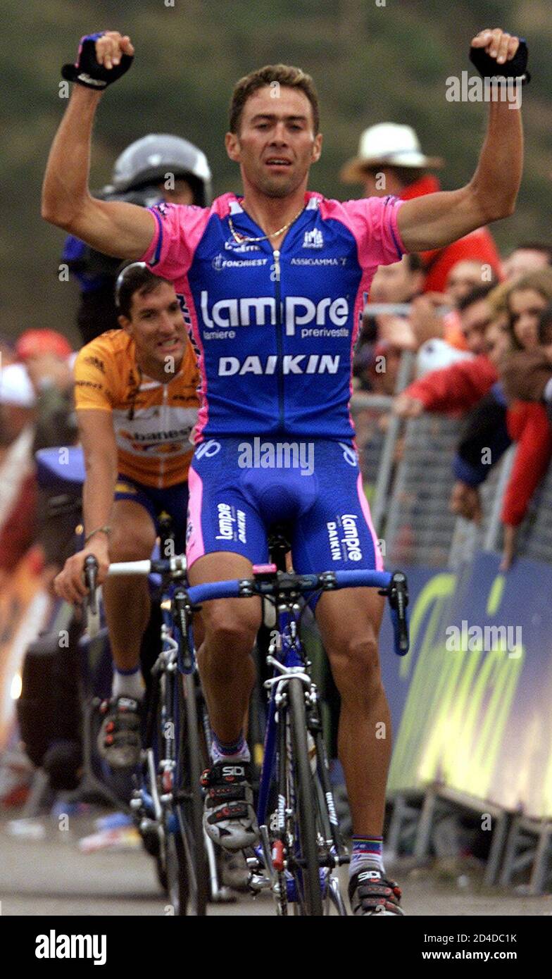 Italian Gilberto Simoni celebrates as he crosses the finish line to win the  20th stage of the Tour of Spain cycling race from Guadalajara to Alto de  Abantos, September 29, 2001. Spain's