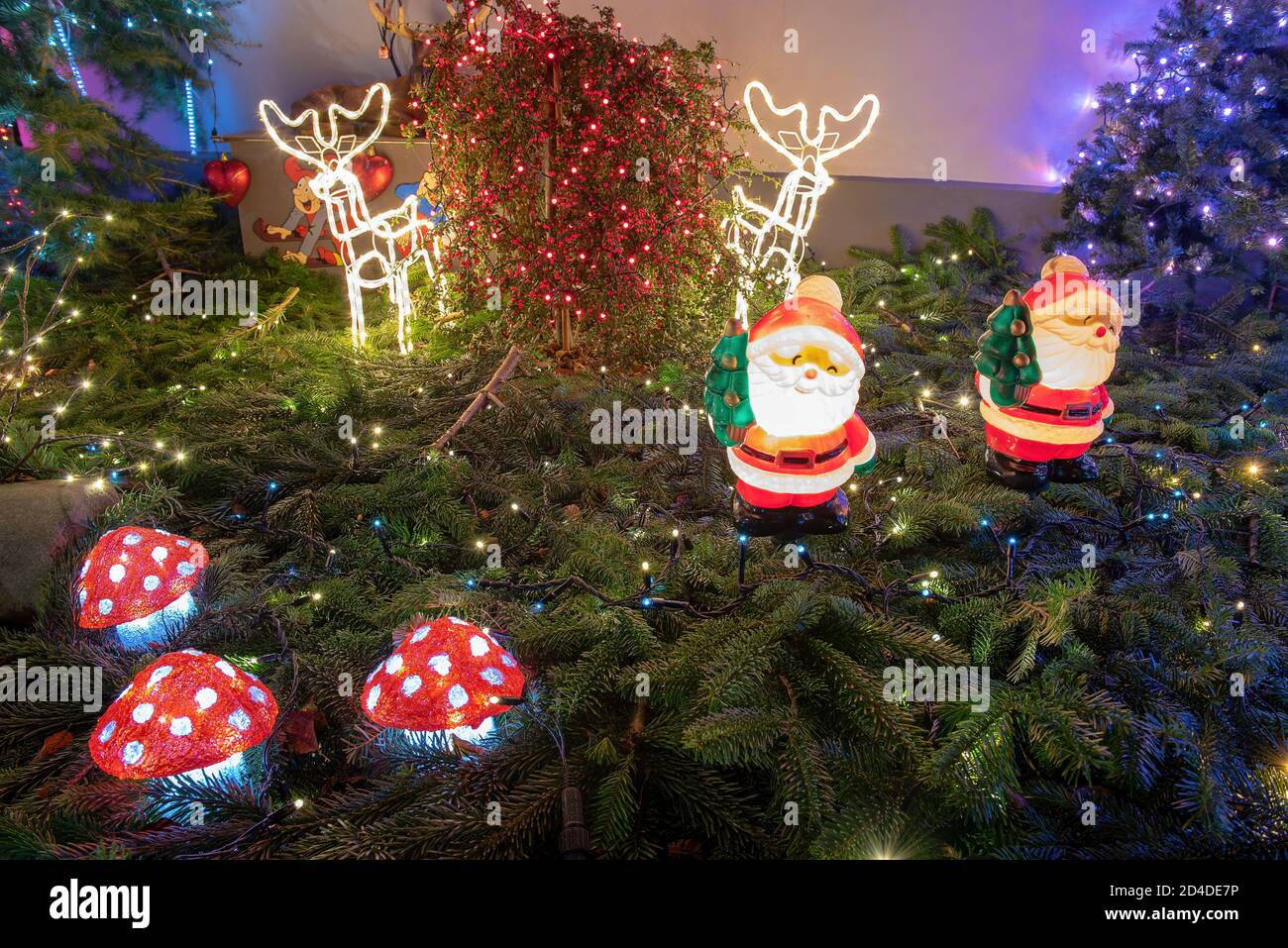 outdoor-christmas-decorations-stock-photo-alamy