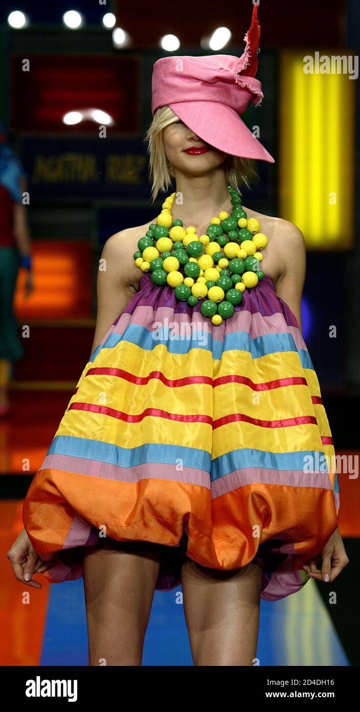 A model present a creation for Spanish designer Agatha Ruiz de la Prada  during her Spring-Summer ready-to-wear women's collections for 2004 in  Paris, October 13, 2003 Stock Photo - Alamy