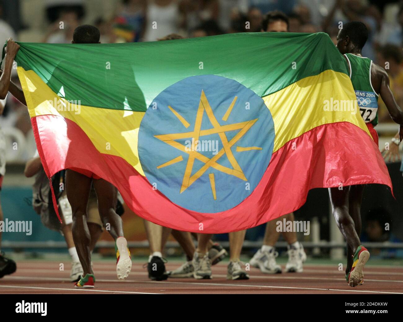 Kenya Bekele và người đồng hương Sihine là những vận động viên vô địch thế giới và gương mặt đại diện cho thể thao Ethiopia. Hãy cùng tận hưởng bức ảnh liên quan và truyền cảm hứng từ tinh thần kiên trì và đấu tranh của họ.