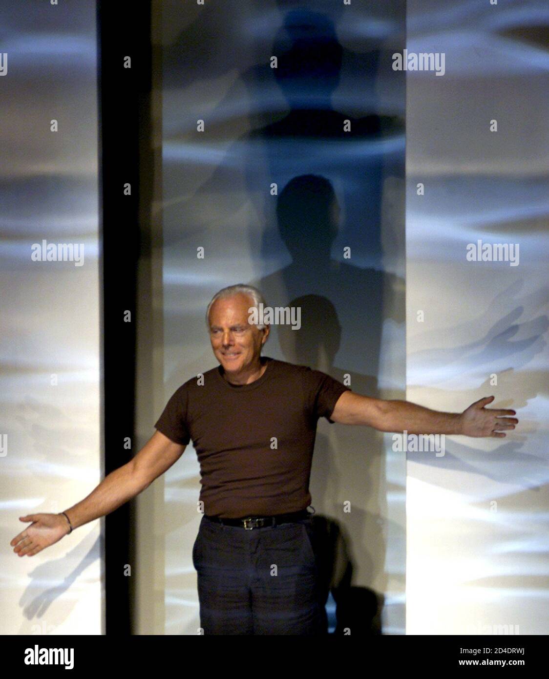 Italian designer Giorgio Armani acknowledges applause at the end of the  Emporio Armani Spring/Summer ready-to-wear collection 2001 at a Milan  fashion show October 2, 2000 Stock Photo - Alamy