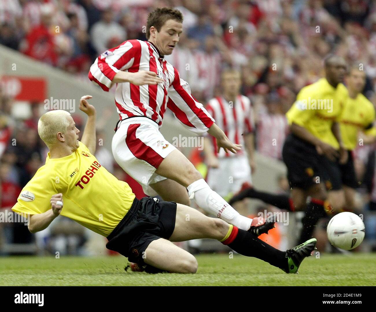 WATFORD'S HELGUSON AND SOUTHAMPTON'S OAKLEY STRUGGLE FOR THE BALL DURING  THEIR FA CUP SEMI FINAL MATCH AT VILLA PARK Stock Photo - Alamy