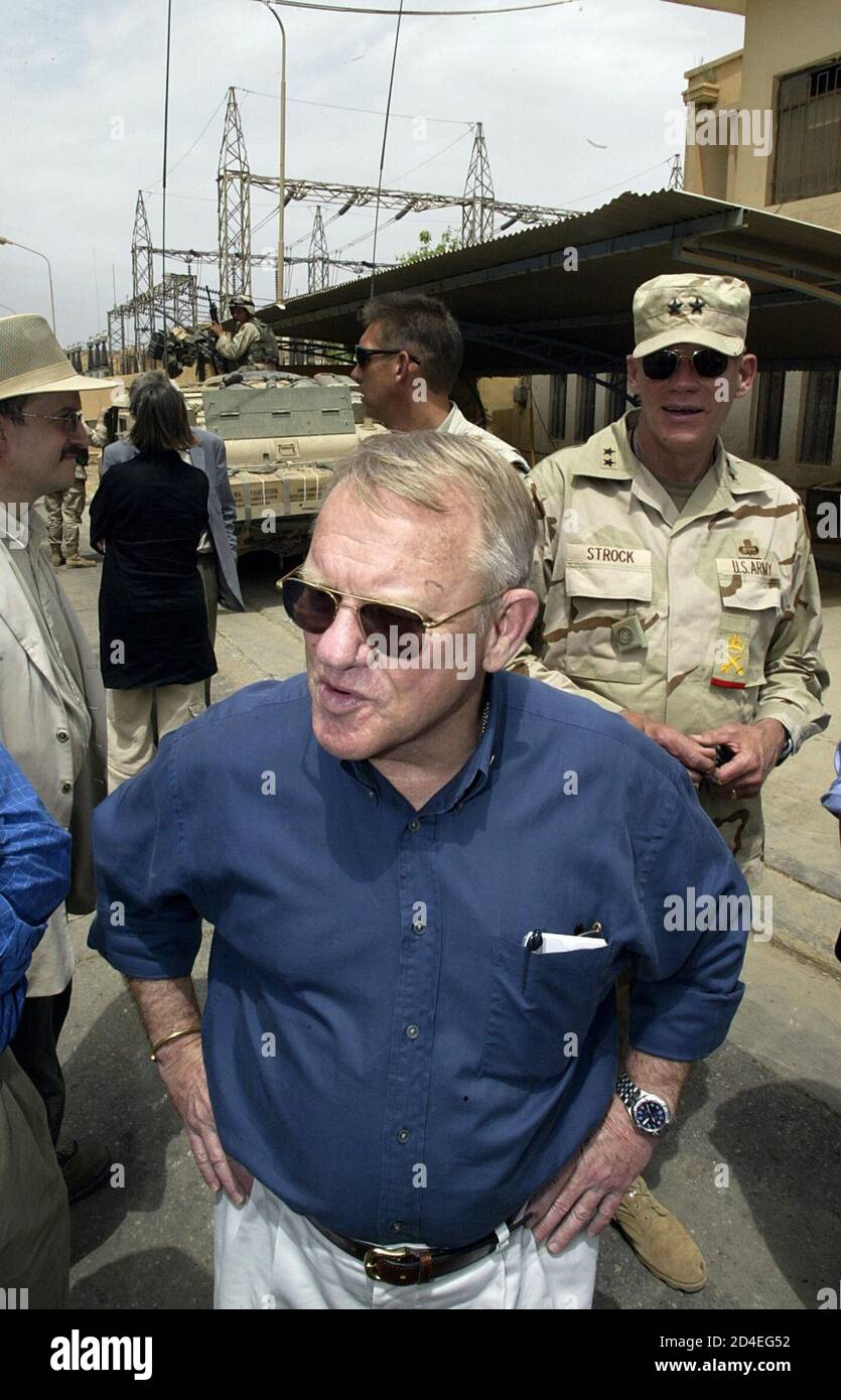 Rough sleep Tilsvarende sprede Retired US general Jay Garner (C), who will run post-war Iraq, tours  Baghdad's southern power station 21 April 2003. Garner visited a hospital  ransacked by looters and deprived of electricity, and an