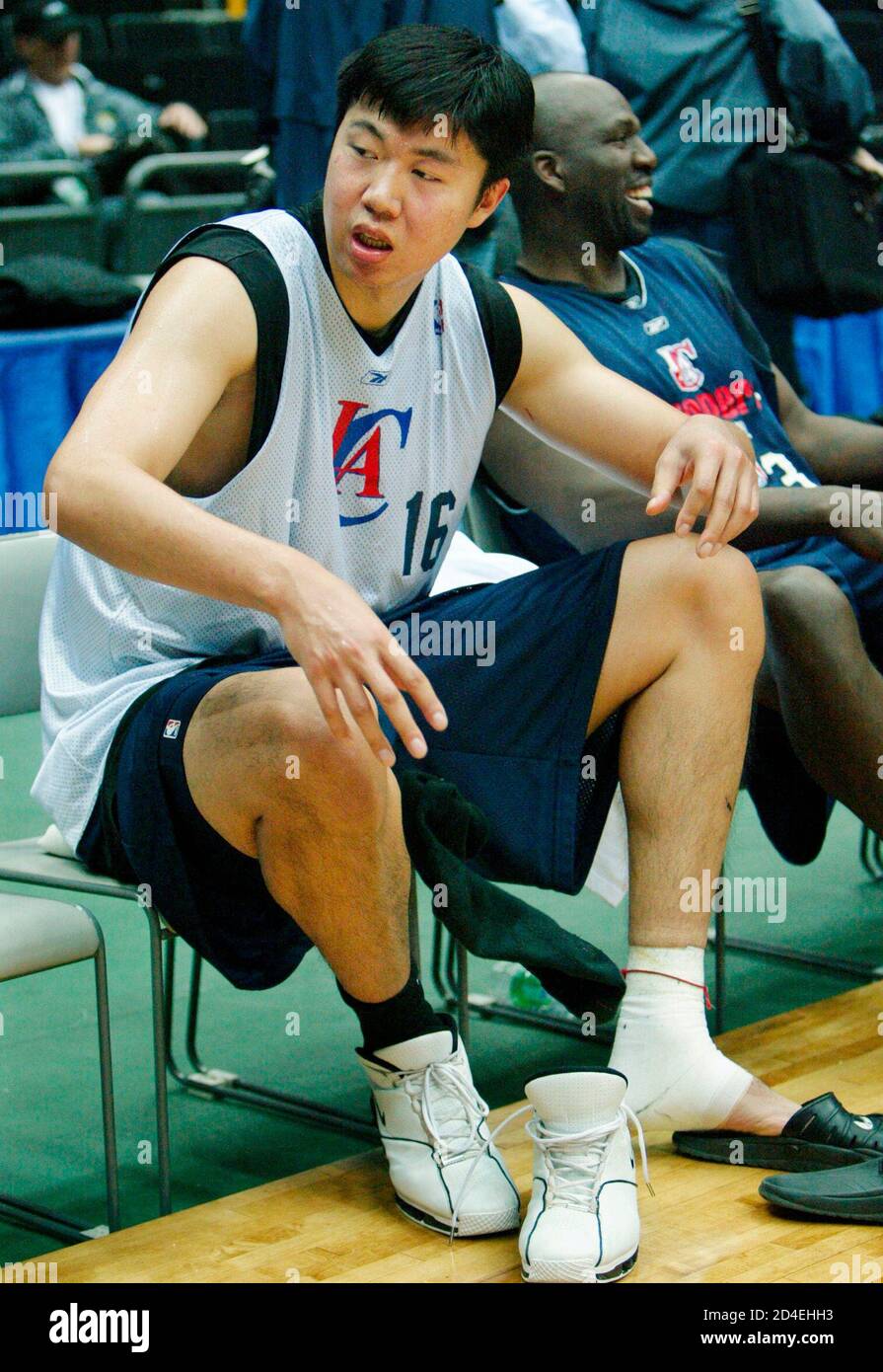 The Chinese Basketball Star High Resolution Stock Photography And Images Alamy The Chinese Basketball Star High Resolution Stock Photography And Images Alamy