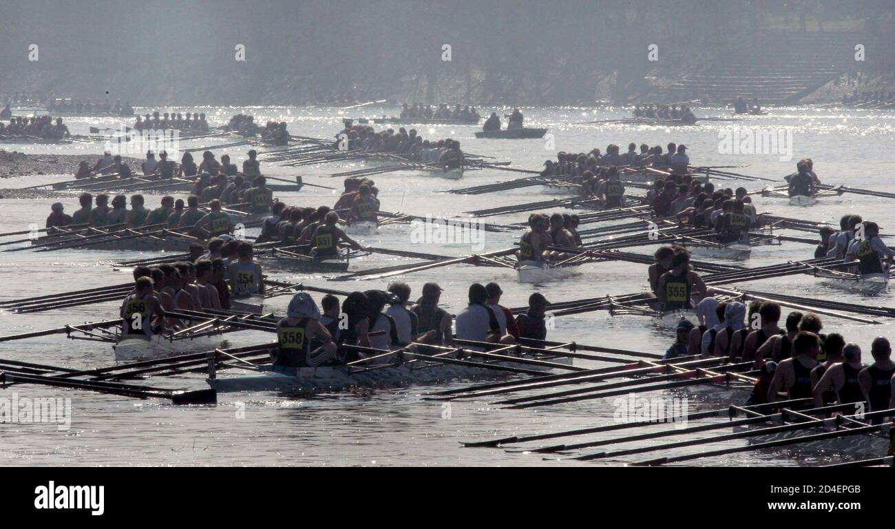 Crews gather on the River Thames at the start of the Head of the River Race in west London, March 19, 2005. The annual processional race is rowed over a 4.25 mile course from Mortlake to Putney - the Oxford and Cambridge Boat Race course in reverse. It involves a maximum of 420 crews and involves some 3,750 competitors, believed to be a record number for a single continuous rowing event. First run in 1926 the race was devised as a means of getting crews aiming for the summer regatta season to do long rows during the winter. Some 50-60 overseas crews take part every year, mainly from Europe. RE Stock Photo
