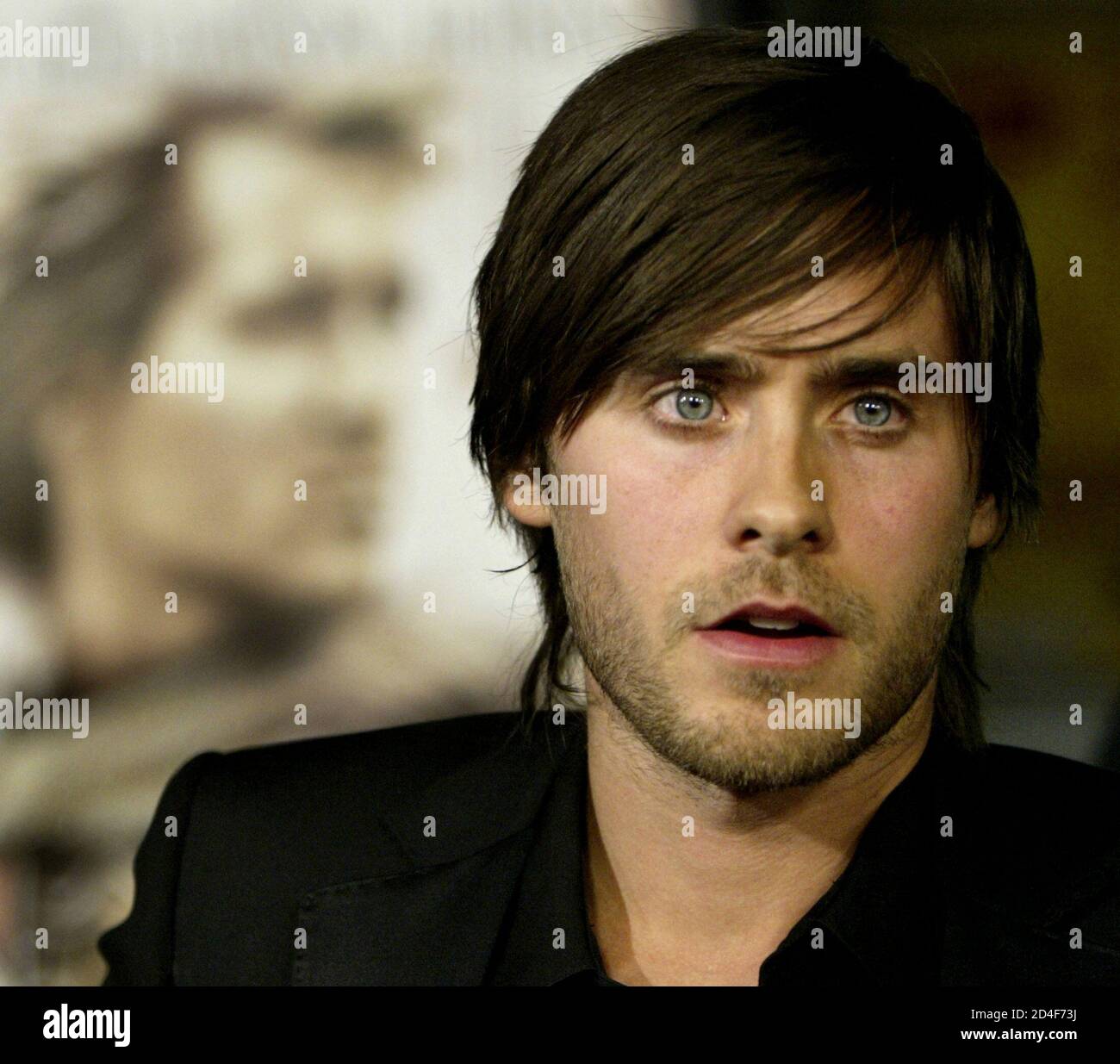 Actor Jared Leto Poses As He Arrives For The World Premiere Of The Film Alexander In Hollywood November 16 2004 Leto Stars As Hephaistion In The Film That Opens On November 24