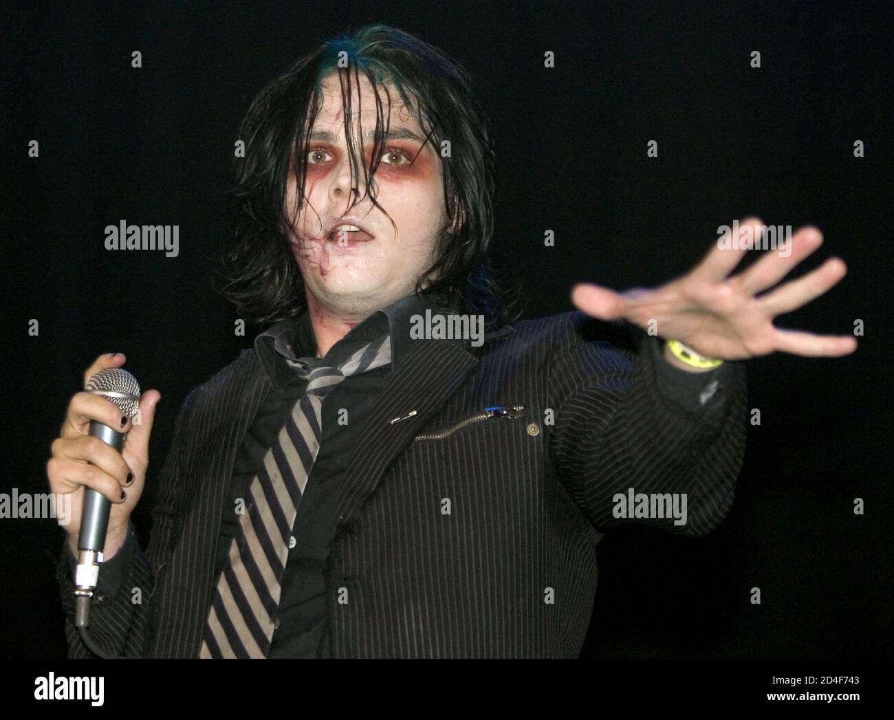 My Chemical Romance Singer Gerard Way Performs At Kxte X Treme Radio S Annual Holiday Havoc Concert At The Thomas Mack Center In Las Vegas Nevada November 18 04 The Rock Group Is