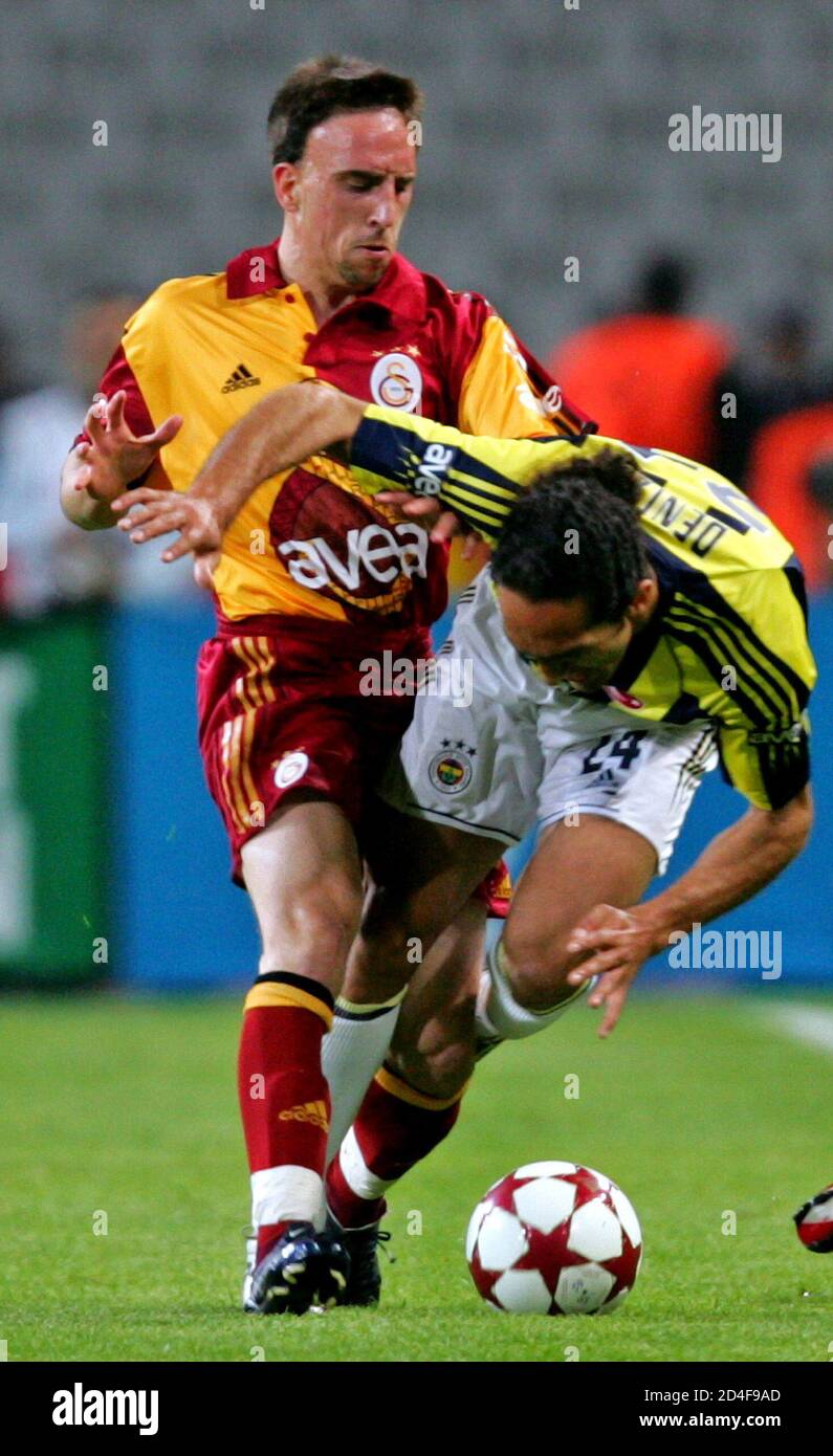 Galatasaray's French midfielder Franck Ribery tackles Fenerbahce's Deniz  Baris (R) during the Turkish Cup final in Istanbul May 11, 2005.  REUTERS/Fatih Saribas FS/DH Stock Photo - Alamy