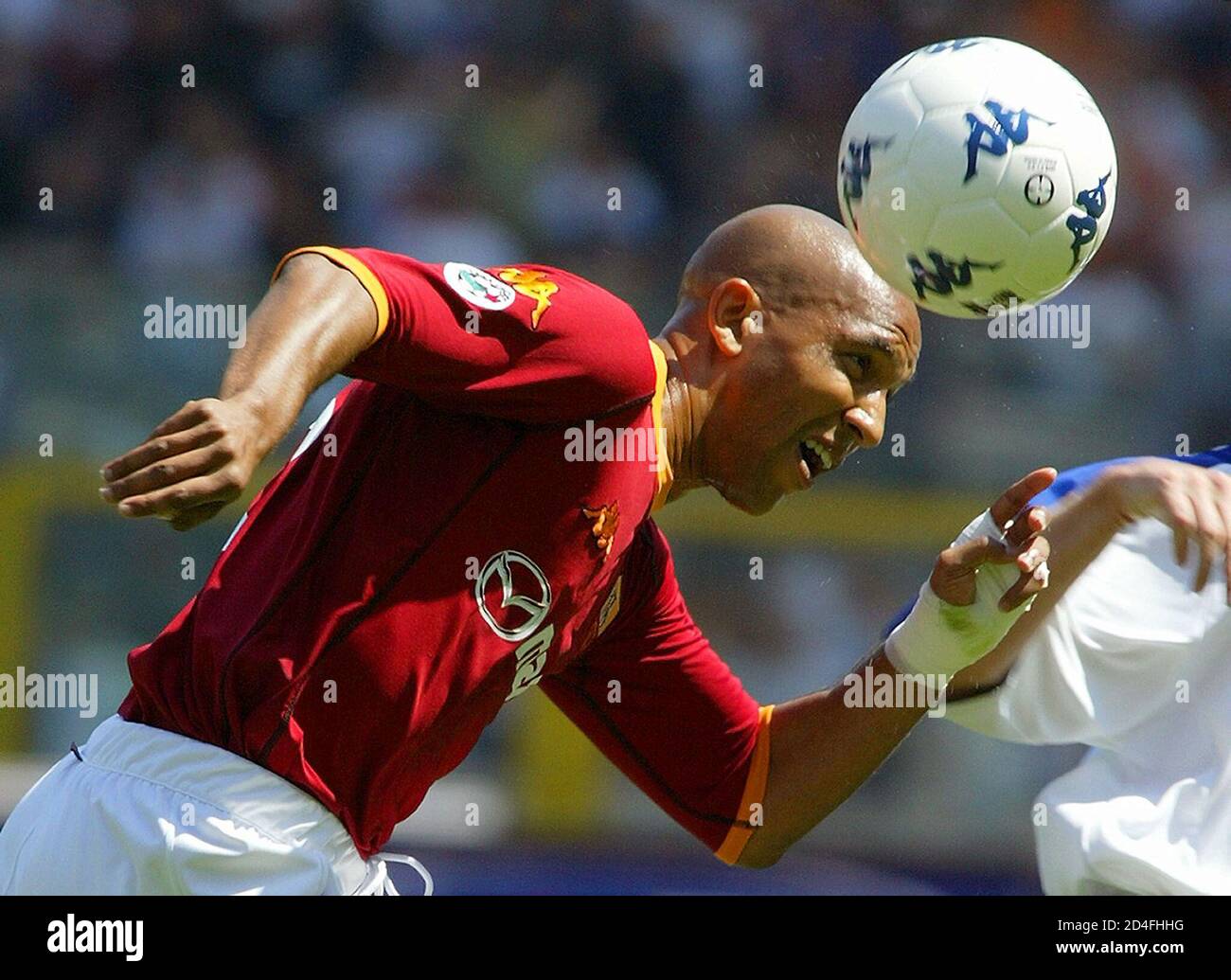 AS Roma's French player Olivier Dacourt controls the ball during the Serie  A match against Atalanta at the Olympic Stadium in Rome May 24, 2003.  REUTERS/ Giampiero Sposito GS Stock Photo - Alamy