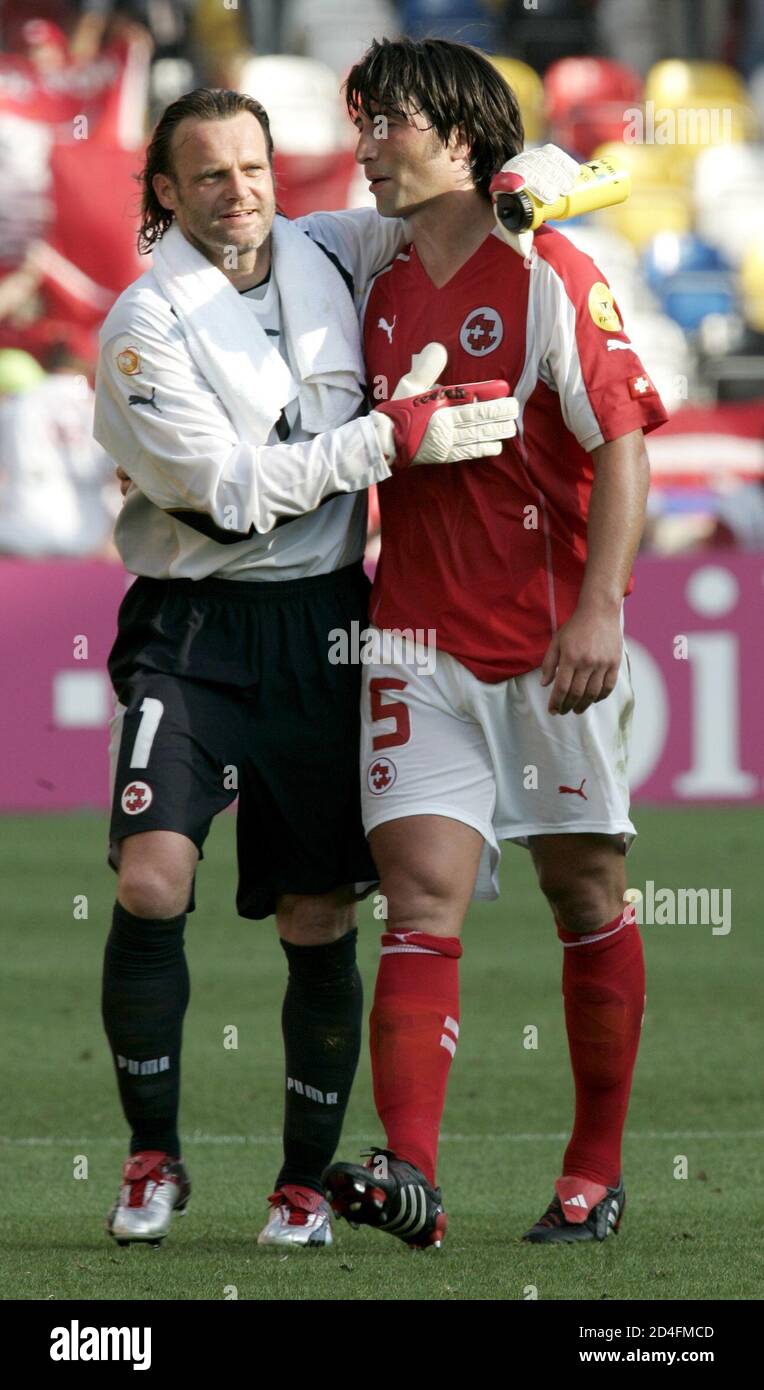 [Imagen: switzerlands-goalkeeper-joerg-stiel-and-...D4FMCD.jpg]