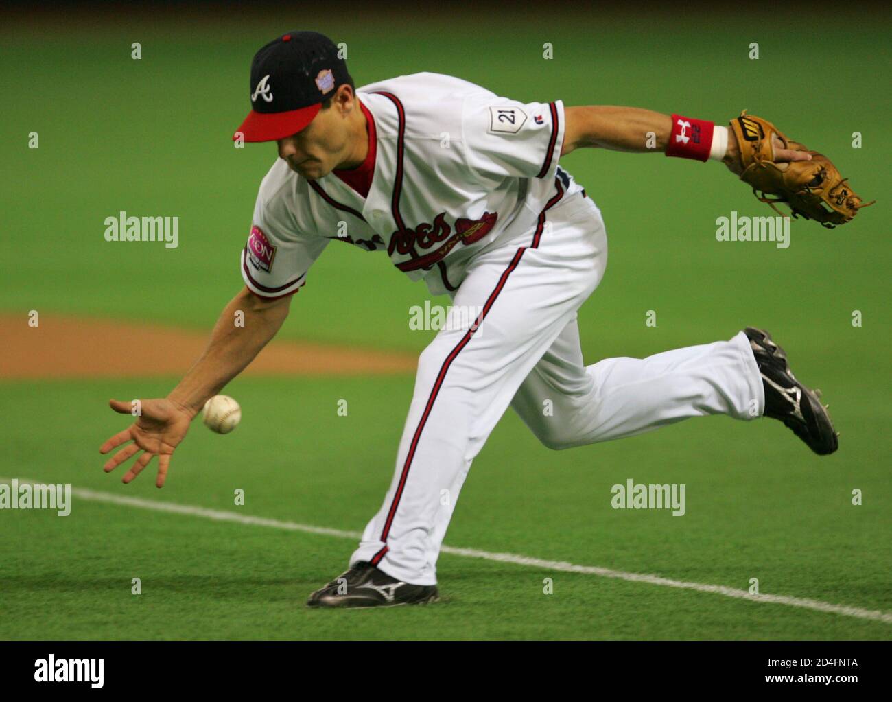 Atlanta Braves Second Baseman Marcus Giles Fumbles A Grounder Hit By Tokyo Giants Second Baseman Toshihisa Nishi In The First Inning During Game Eight Of The Eight Game U S Major League Baseball All Stars