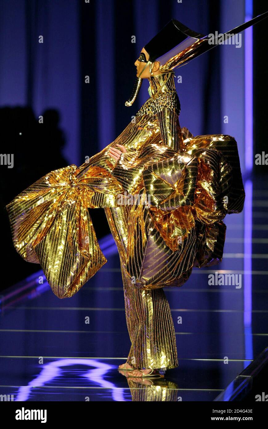 A model presents an ancient Egypt inspired creation by British designer  John Galliano during the 2004 Spring/Summer Haute Couture show for  Christian Dior Fashion house in Paris, January 19, 2004 Stock Photo - Alamy