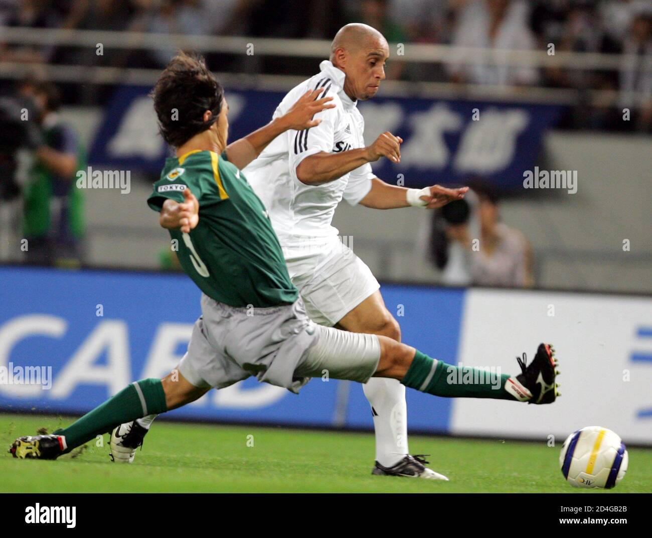 Real Madrid S Ronald Fights For The Ball With Tokyo Verdy S Togawa In Their International Friendly Match In Tokyo Real Madrid S Defender Roberto Carlos Of Brazil R Fights For The Ball With Tokyo