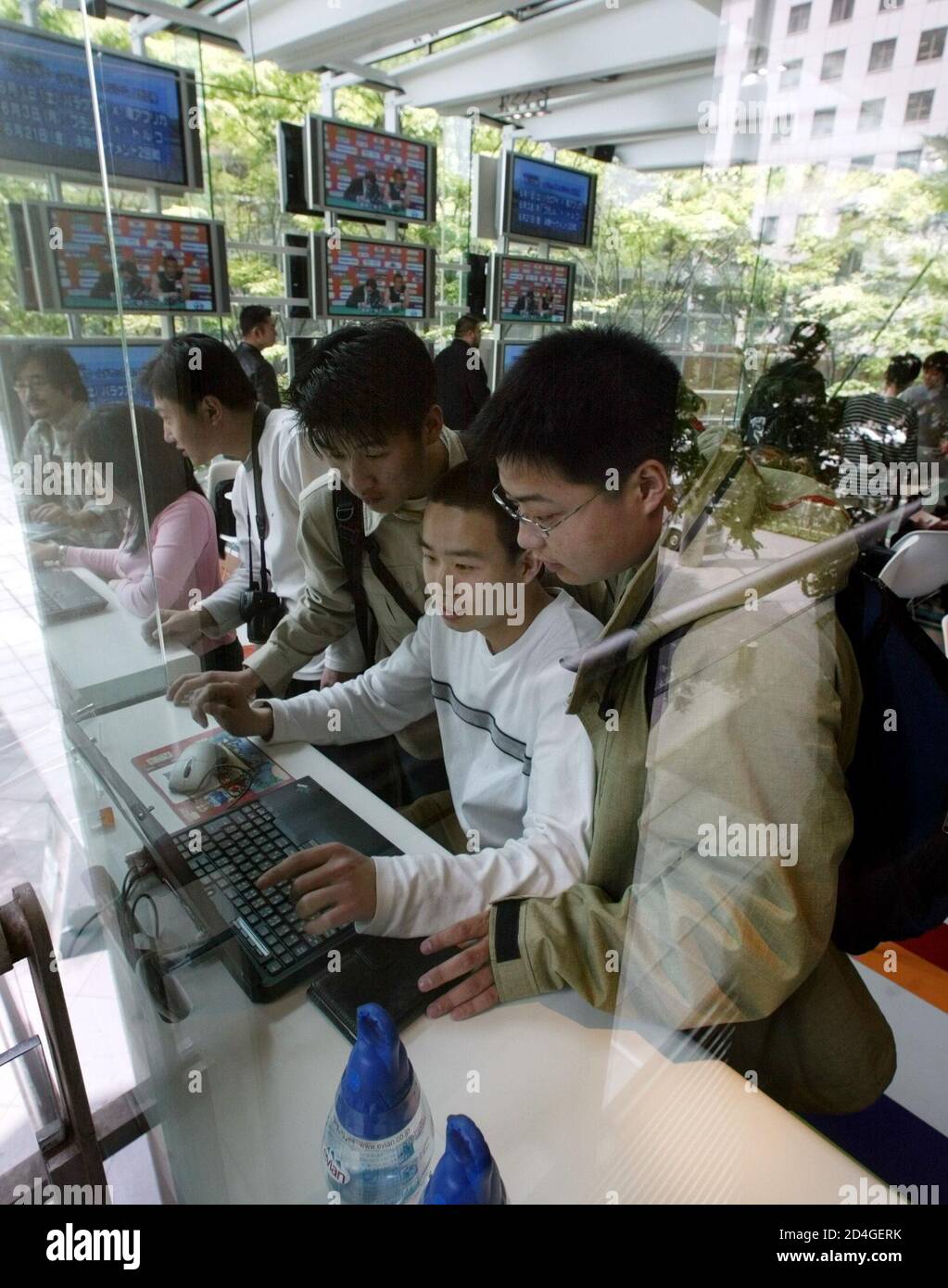Japanese Soccer Fans Surf The Net In The Nakata Net Cafe Which Is Owned By Star Midfielder Hidetoshi Nakata In Tokyo April 19 02 Nakata Who Plays For Parma And Is One Of Japanese Soccer Fans Surf The Net In The Nakata Net Cafe Which Is Owned By Star Midfielder Hidetoshi Nakata In Tokyo April 19 02 Nakata Who Plays For Parma And Is One Of