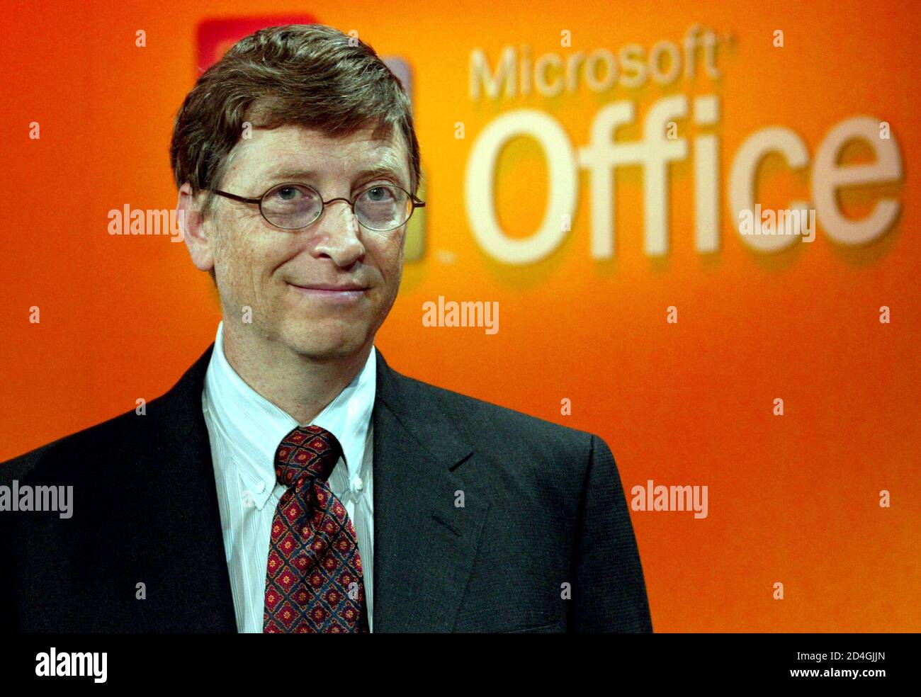 Сколько зарабатывает билл гейтс. Билл Гейтс молодой фото. Билл Гейтс и Майкрософт обои на рабочий стол. Microsoft talk it. Умный дом Билл Гейтс фото.
