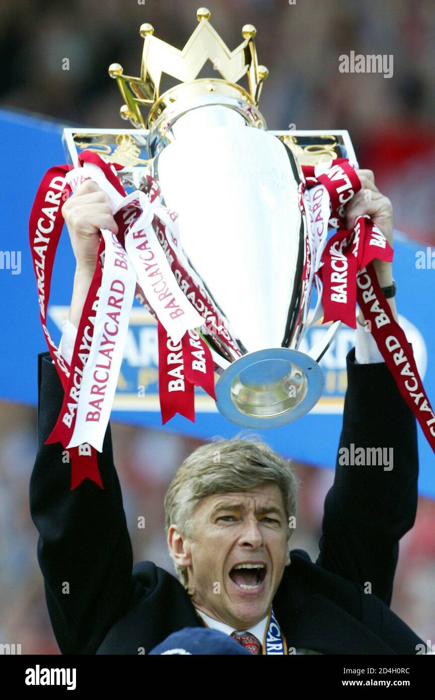 Arsenal S Manager Arsene Wenger Holds The Fa English Premier League Trophy After Their Match Against Everton At Highbury May 11 02 Arsenal Won The Double For The Second Time After Defeating Chelsea Arsenal S Manager Arsene Wenger Holds The Fa English Premier League Trophy After Their Match Against Everton At Highbury May 11 02 Arsenal Won The Double For The Second Time After Defeating Chelsea