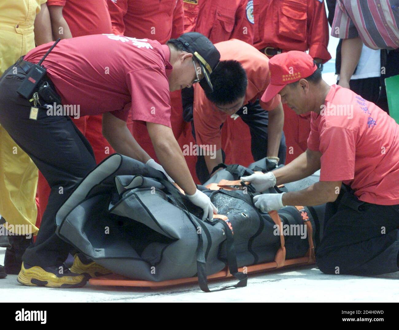 Taiwanese Rescuers Secure A Body Recovered From The Crash Site Of Taiwan Based China Airlines Flight 611 In Penghu May 26 2002 Searchers Scoured The Sea For Survivors Through The Early Hours Of
