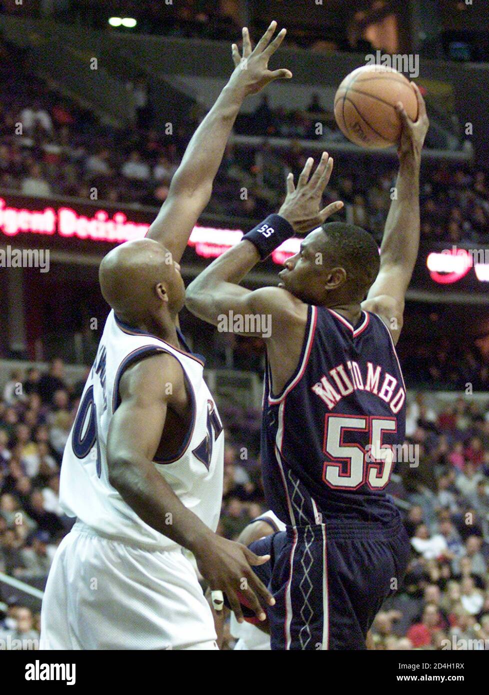 New Jersey Nets' Dikembe Mutombo (R) attempts a hook shot over Washington  Wizards' Brendan Haywood in the first quarter at the MCI Center in  Washington, November 2, 2002. REUTERS/Joe Giza REUTERS JG