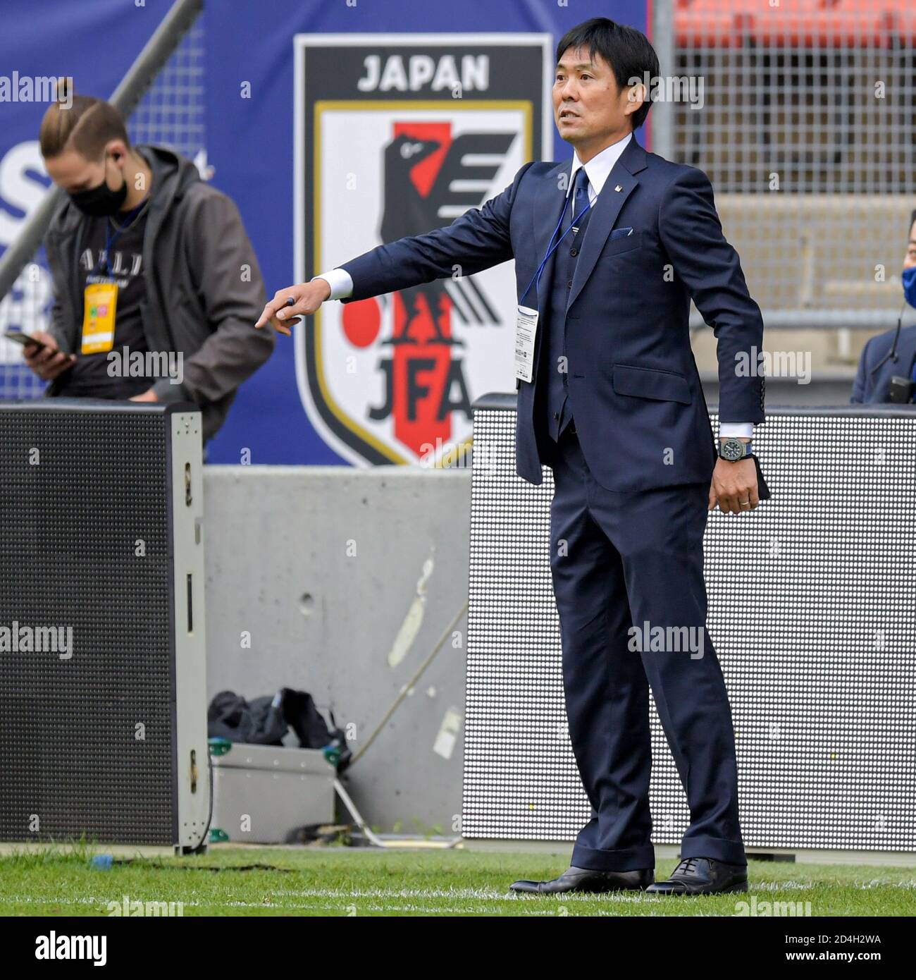utrecht-netherlands-october-9-head-coach-hajime-moriyasu-of-japan