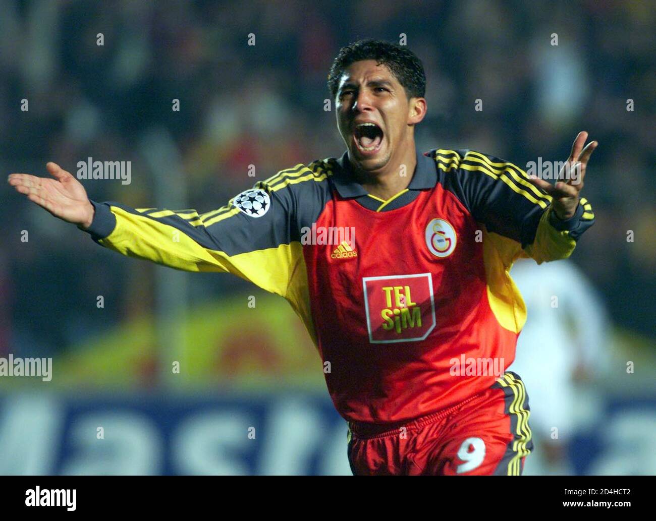 GALATASARAY'S BRAZILIAN STRIKER MARIO JARDEL SCORES AGAINST REAL MADRID IN  CHAMPIONS LEAGUE QUARTER FINAL IN ISTANBUL. Galatasaray's Brazilian striker  Mario Jardel celebrates his header goal against Real Madrid in the European  Champions