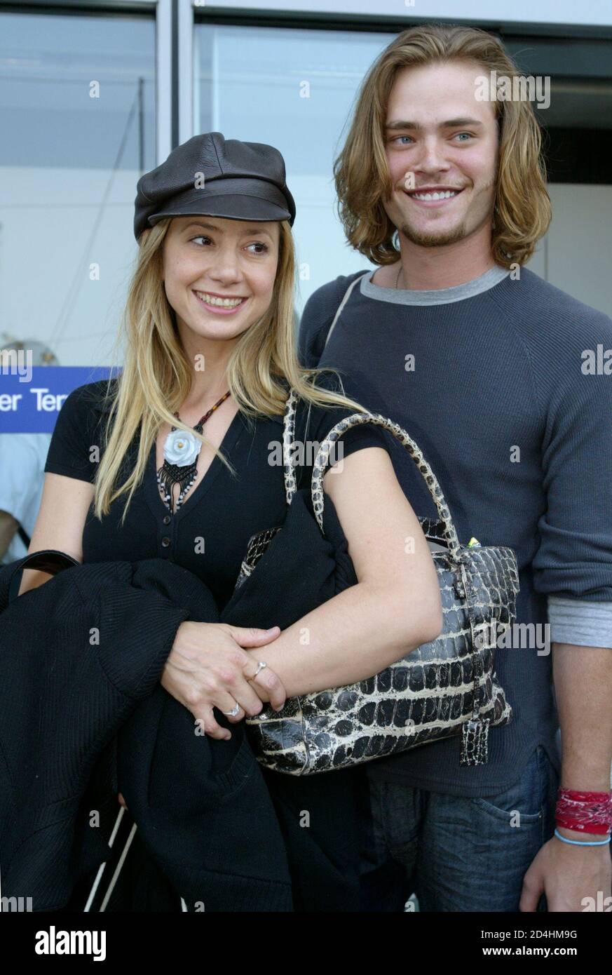 OSCAR WINNER MIRA SORVINO ARRIVES AT HONG KONG AIRPORT AHEAD OF A FASHION  SHOW HOSTED BY DESIGNER GIORGIO ARMANI. Mira Sorvino, Oscar-winning  supporting actress in Woody Allen's Mighty Aphrodite, arrives in Hong