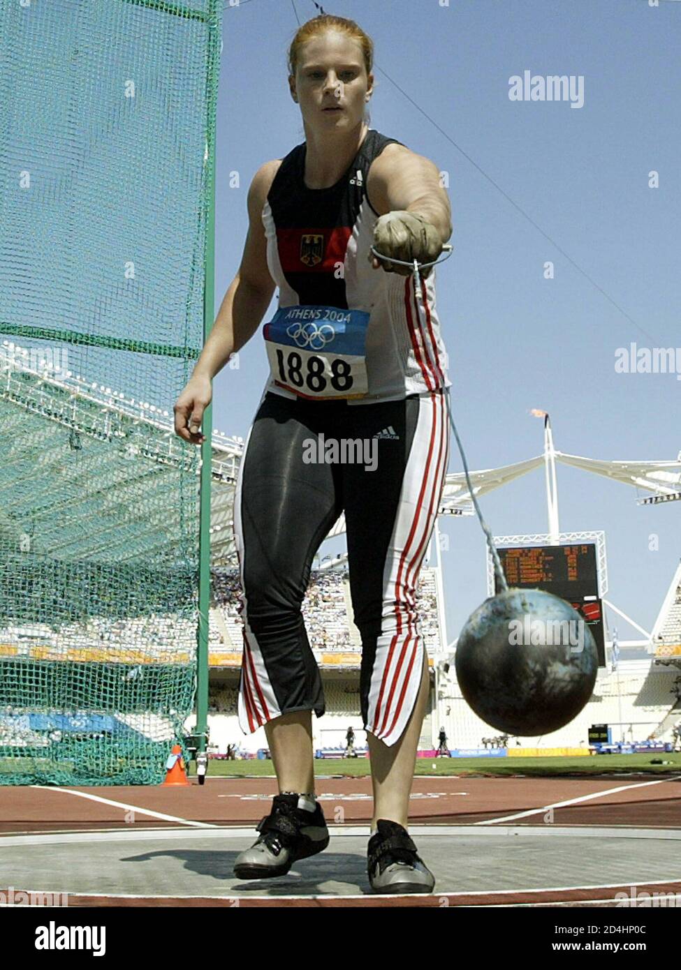 Women hammer throw olympic hires stock photography and images Alamy