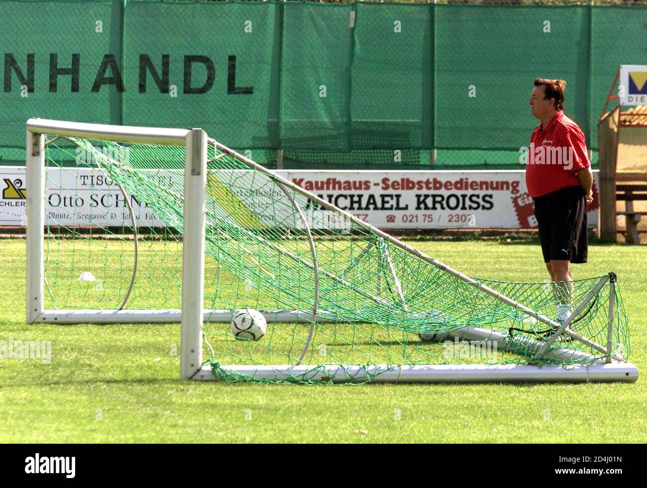 Qualifikationsspiel gegen Spanien am kommenden Samstag in Valencia. Im Bild  Otto Baric vor Trainingsbeginn. LF Stock Photo - Alamy