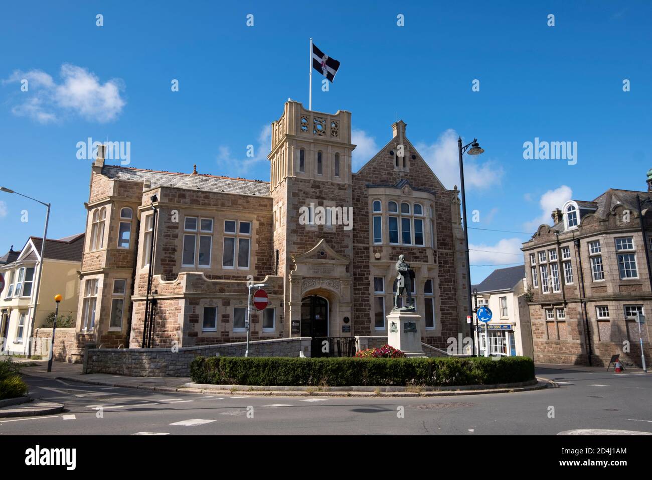 Camborne Passmore Edwards Free Library building, Cornwall England UK. Opened in 1895. Statue of Richard Trevithick in front of the entrance Stock Photo