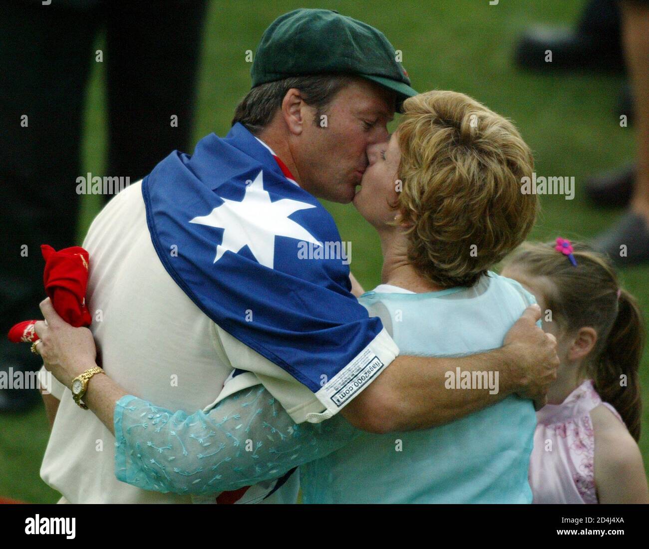 Australia S Captain Steve Waugh Kisses His Wife As He Leaves The Ground For The Last Time