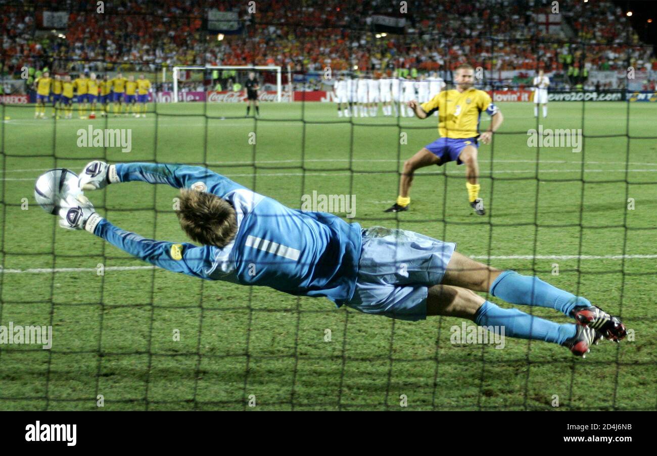 DUTCH GOALKEEPER EDWIN VAN DER SAR MAKES SAVE OF PENALTY SHOT FROM SWEDEN'S  OLOF MELLBERG DURING EURO 2004 QUARTER-FINAL SOCCER MATCH IN FARO. Dutch  goalkeeper Edwin van der Sar makes a save