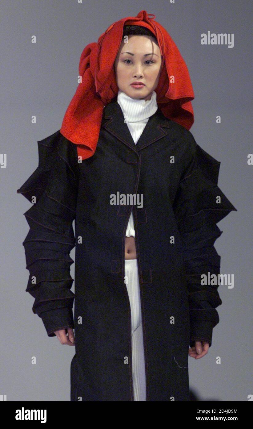 A model for Korean designer Park Sun Hee presents a creation at the Asia-Pacific Fashion Designer Show as part of the Hong Kong Fashion Week for Fall/Winter 2001 January 17, 2001. More than 800 local and foreign exhibitors participate in the four-day long exhibition. Stock Photo