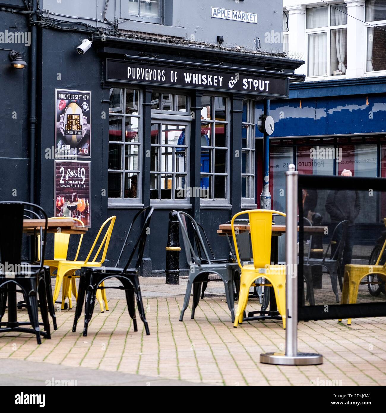 London UK October 09 2020, O’Neils Pub Hospitality Chain Business With No Customers In Ourside Seating Area Amid COVID-19 Pandemic Stock Photo