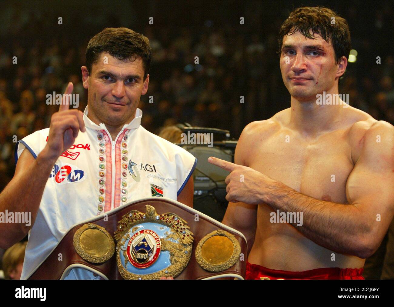 Former champion Wladimir Klitschko (R) on new WBO heavyweight champion Corrie Sanders of South after WBO title fight at the Preussag Arena in Hanover on March 8, 2003. Sanders beat