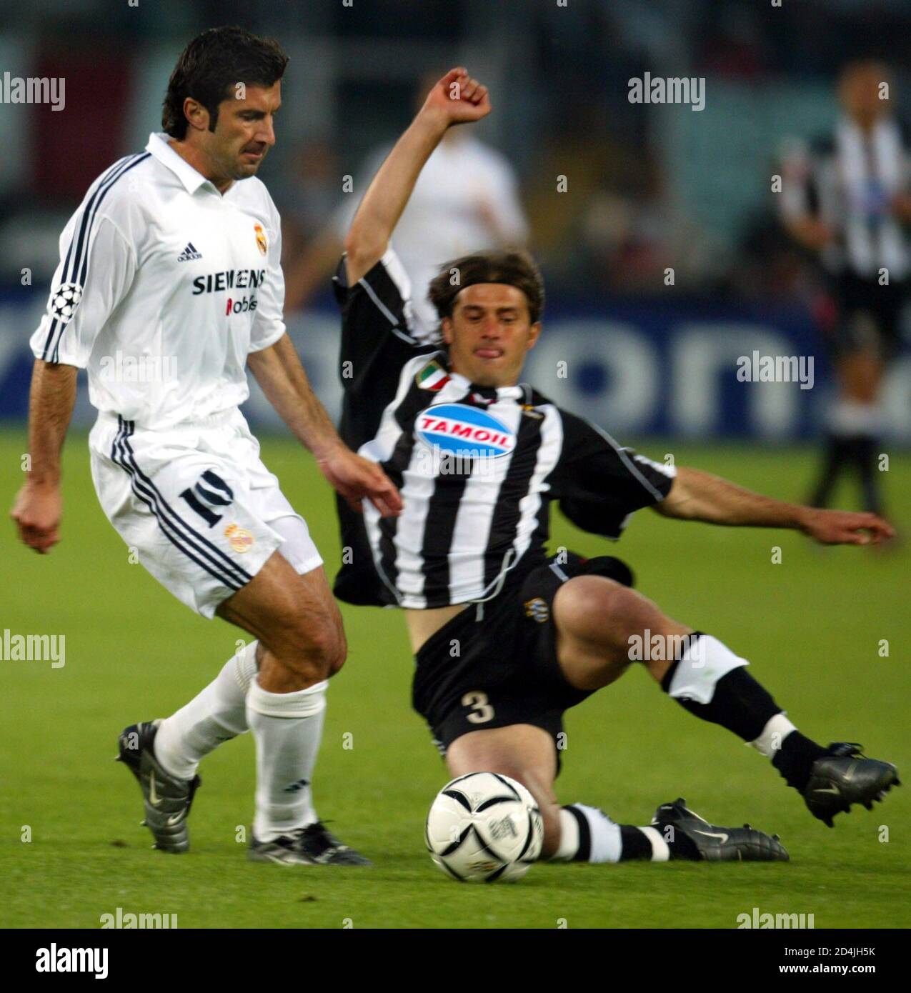 REAL MADRID'S LUIS FIGO FIGHTS FOR THE BALL WITH JUVENTUS' ALESSIO  TACCHINARDI DURING THE CHAMPIONS LEAGUE SEMI-FINAL SECOND LEG MATCH AT THE  DELLE ALPI IN TURIN Stock Photo - Alamy
