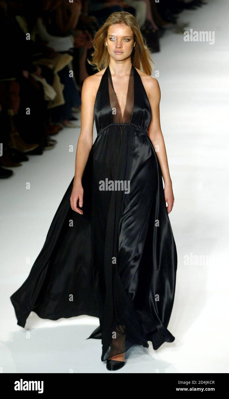 A model for designer Calvin Klein wears fashionsduring their Fall/Winter  2004 Collection presentation in New York, February 12, 2004 Stock Photo -  Alamy