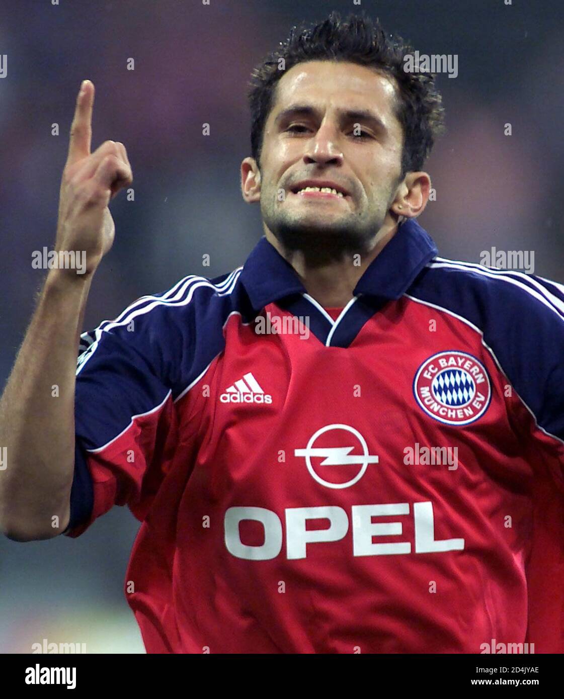 SALIHAMIDZIC OF FC BAYERN MUNICH CELEBRATES HIS GOAL AGAINST PARIS SAINT  GERMAIN DURING CHAMPIONSLEAGUE SOCCER MATCH IN MUNICH. Hasan Salihamidzic  of German first division club FC Bayern Munich celebrates his goal against