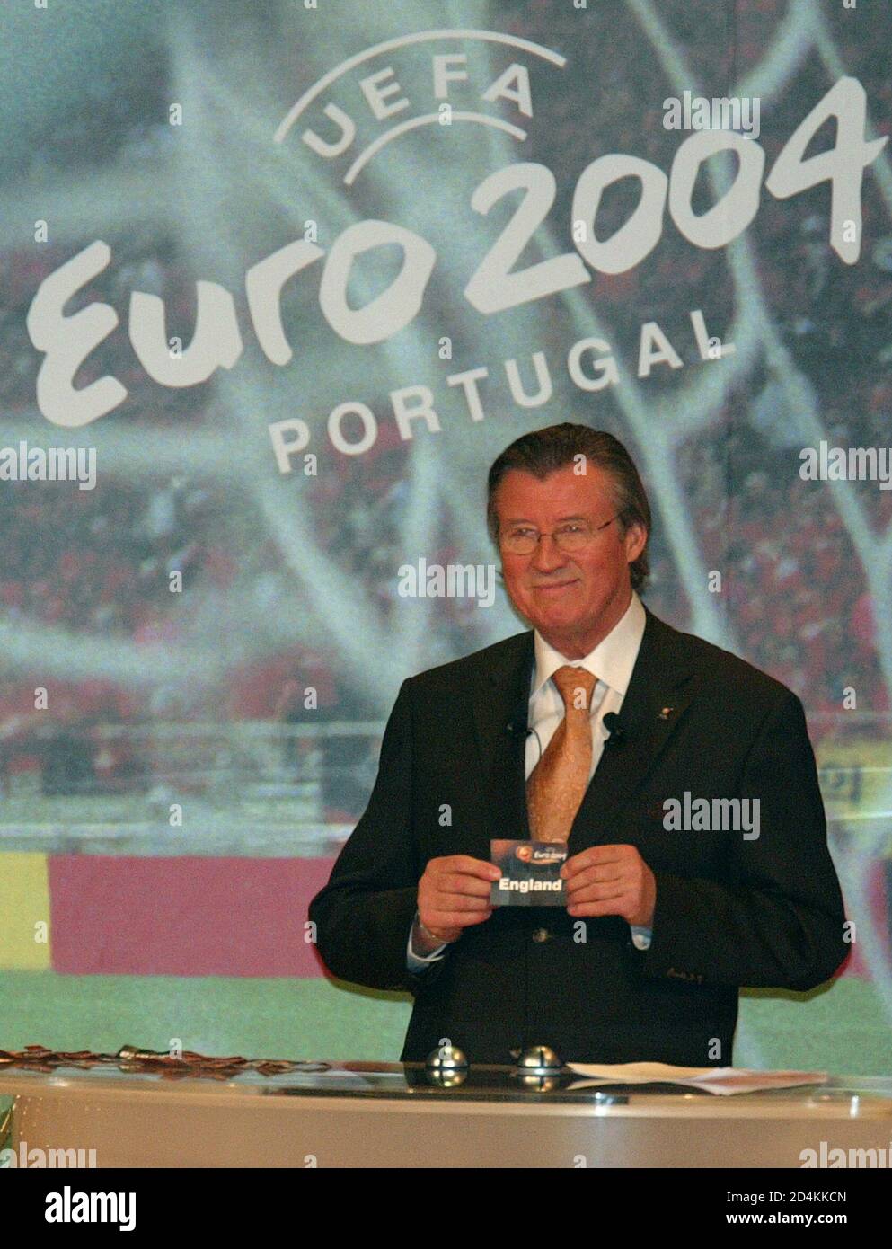 UEFA CHIEF EXECUTIVE GERHARD AIGNER PULLS OUT THE NAME OF ENGLAND DURING  THE DRAW FOR EURO 2004 IN THE ATLANTIC PAVILLION IN LISBON Stock Photo -  Alamy