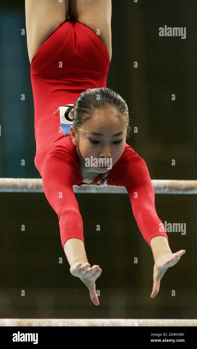 China's Fan Ye performs a routine on the asymmetric bars during the women's  artistic gymnastics qualifying session at the Athens 2004 Olympic Games  August 15, 2004. REUTERS/Jeff J Mitchell CP/AA Stock Photo - Alamy