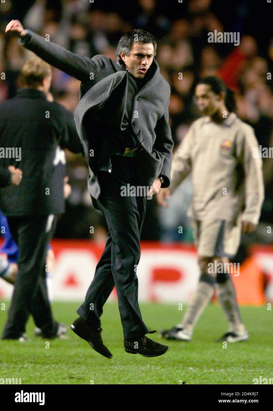 Chelsea S Manager Jose Mourinho Celebrates As Barcelona S Ronaldinho R Walks By As The Final Whistle Is Blown During Their Champions League First Knock Out Round Second Leg Match Against Barcelona At Stamford Bridge