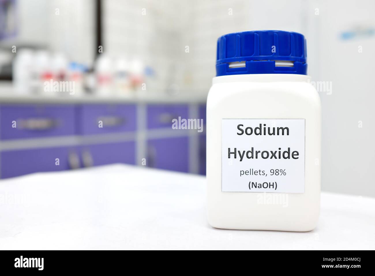 Bottle and pellets of sodium hydroxide - Stock Image - A500/0832