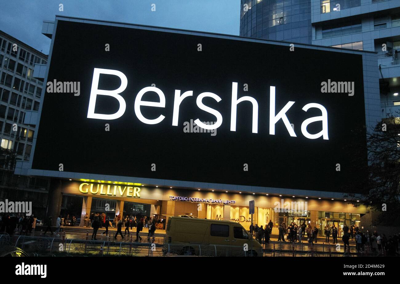 Kiev, Ukraine. 8th Oct, 2020. A huge screen shows the logo Bershka on a shopping mall building in downtown Kiev. Credit: Pavlo Gonchar/SOPA Images/ZUMA Wire/Alamy Live News Stock Photo