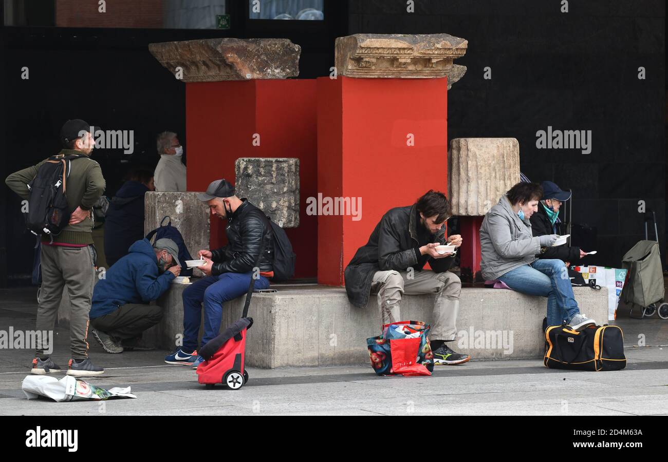 Cologne, Germany.2020. Homeless and poor people eating food provided by  Jutta's soup kitchen outside the Roman-Germanic Museum in Koln.  Verteilung v Stock Photo