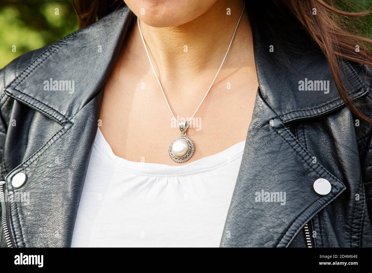 Girl with a Pearl Tricolor Convertible Chain Necklace with Black Pearl