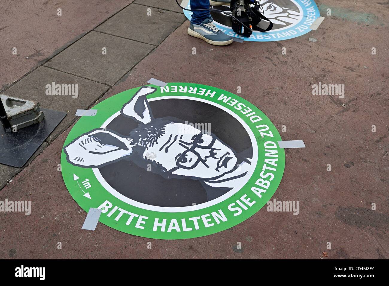 Vienna, Austria. 09th Oct, 2020. Final election campaign of the FPÖ (Freedom Party Austria) for the mayoral elections on October 11, 2020. The picture shows a warning, please keep a distance of 1 meter. Stock Photo