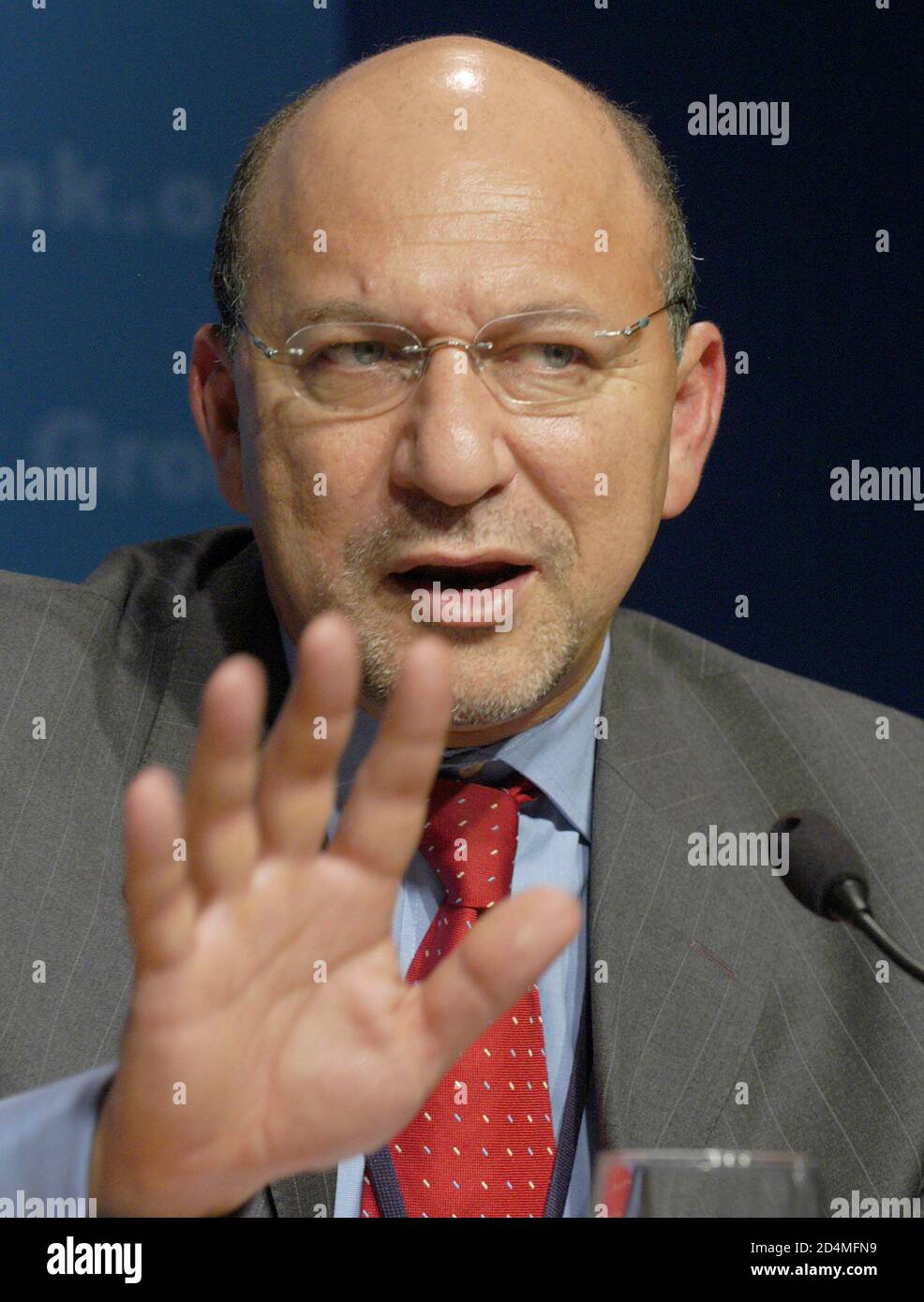 Trevor Manuel South African Finance Minister and Chairman of the World Bank's Development Committee speaks to the press after the DC meeting. 2003 Annual Meetings Dubai United Arab Emirates ca.  22 September 2003 Stock Photo