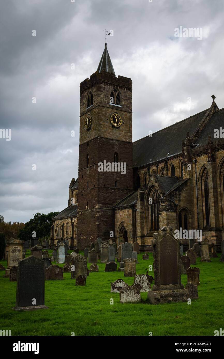 Dunblane Cathedral with the churchyard in the foreground, Scotland Stock Photo