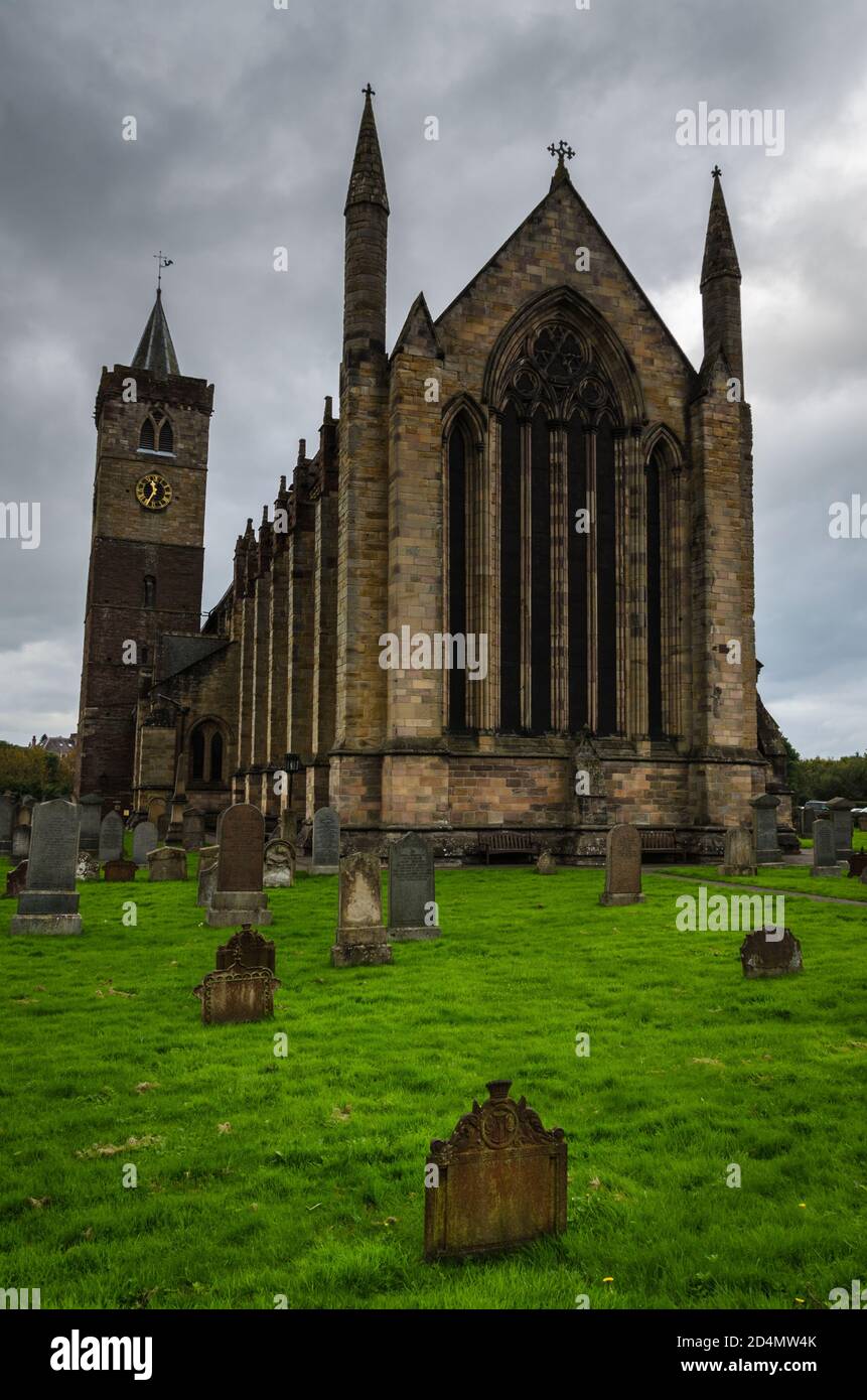 Dunblane Cathedral with the churchyard in the foreground, Scotland Stock Photo
